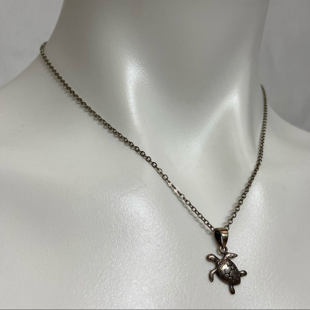 VINTAGE STERLING SILVER 925 MARKED TURTLE CHARM NECKLACE